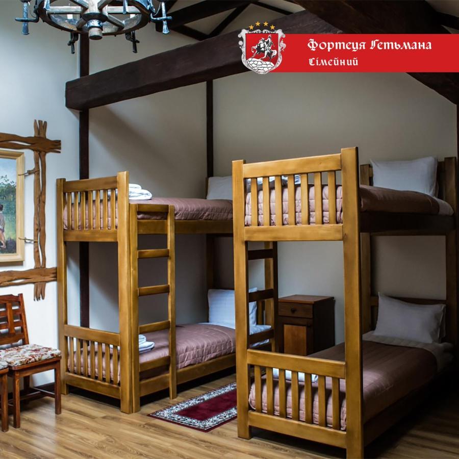 Hotel Fortetsya Hetmana Гатне Екстер'єр фото