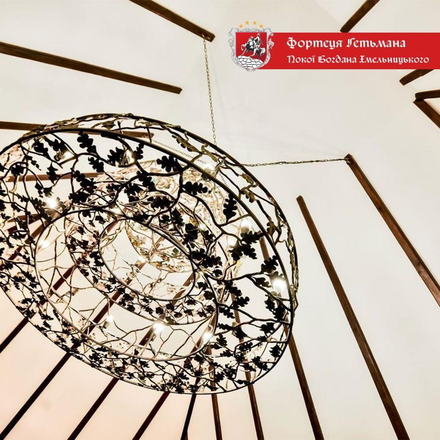 Hotel Fortetsya Hetmana Гатне Екстер'єр фото