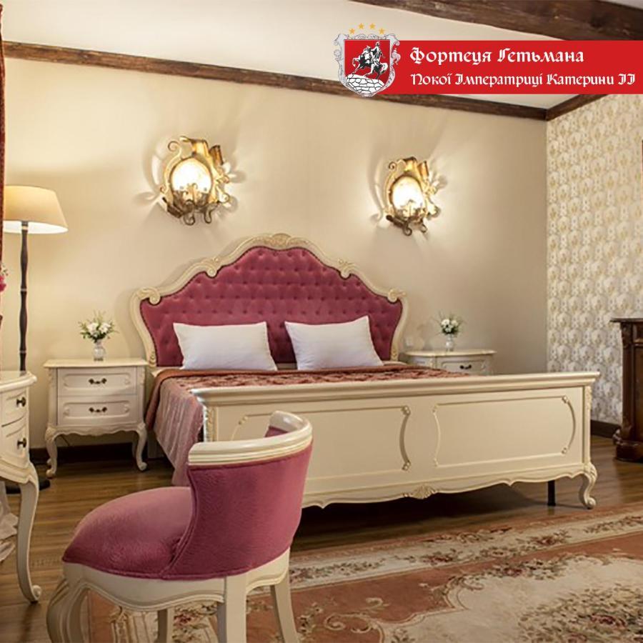 Hotel Fortetsya Hetmana Гатне Екстер'єр фото