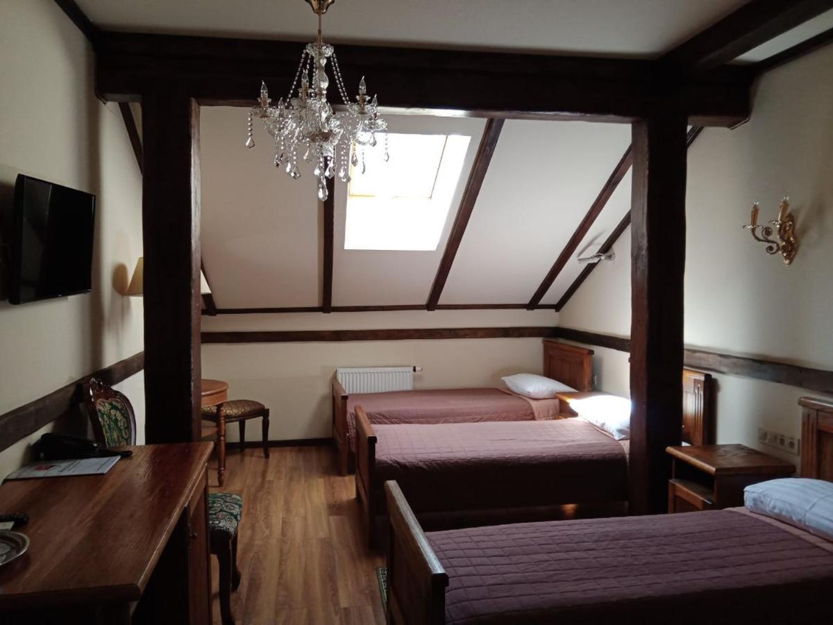 Hotel Fortetsya Hetmana Гатне Екстер'єр фото