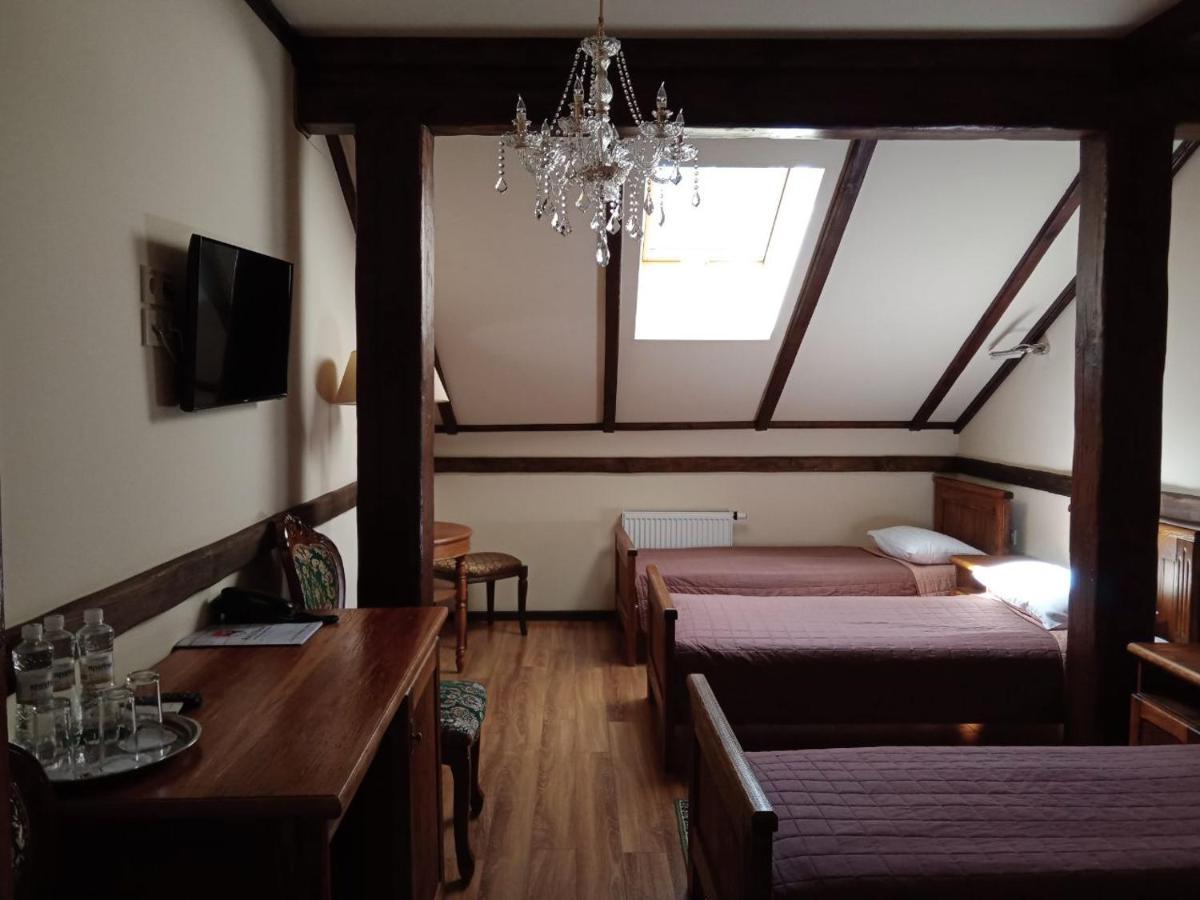 Hotel Fortetsya Hetmana Гатне Екстер'єр фото
