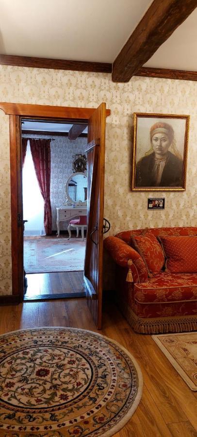Hotel Fortetsya Hetmana Гатне Екстер'єр фото