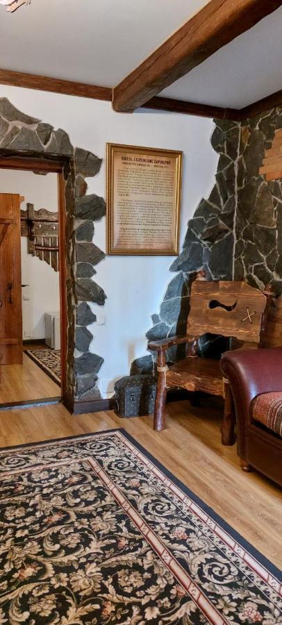 Hotel Fortetsya Hetmana Гатне Екстер'єр фото