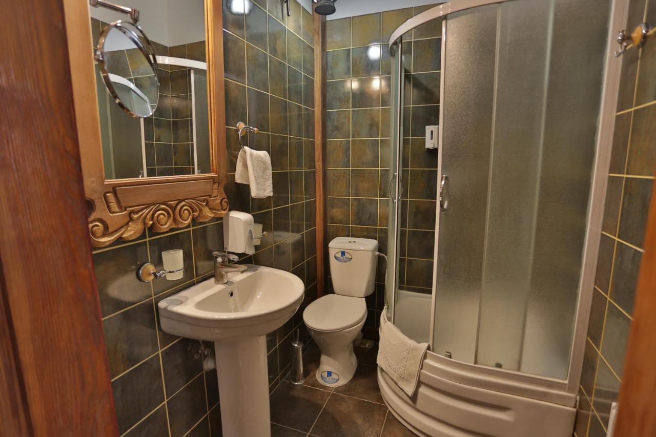 Hotel Fortetsya Hetmana Гатне Екстер'єр фото