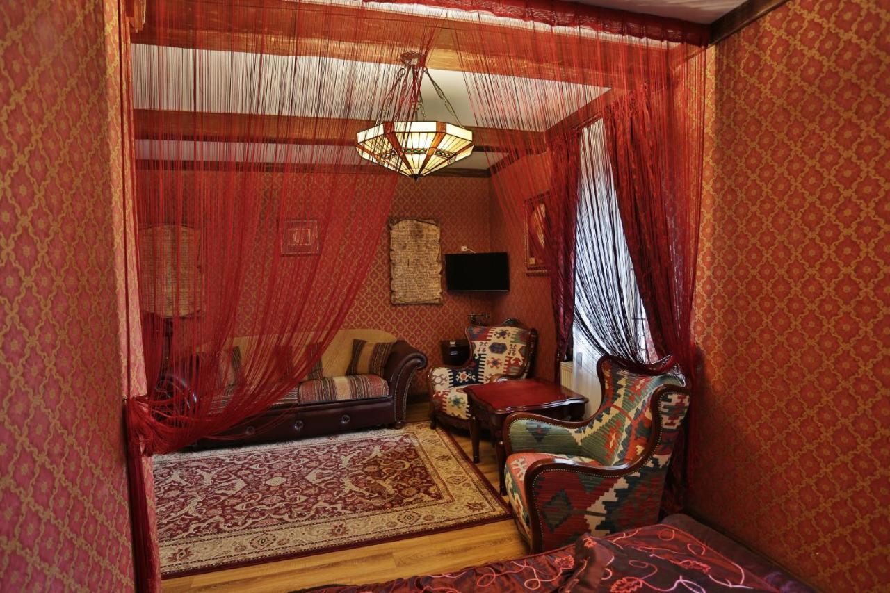 Hotel Fortetsya Hetmana Гатне Екстер'єр фото